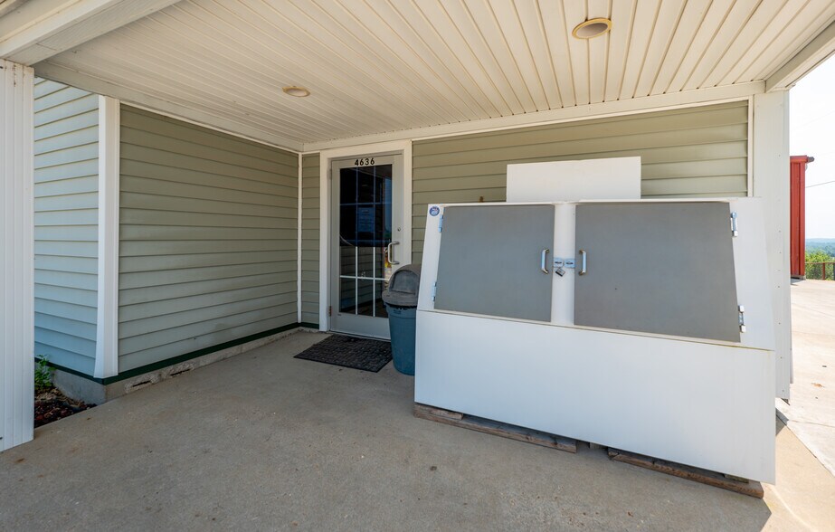 More Photos Of 4634 Highway 185, New Haven Freestanding For Sale