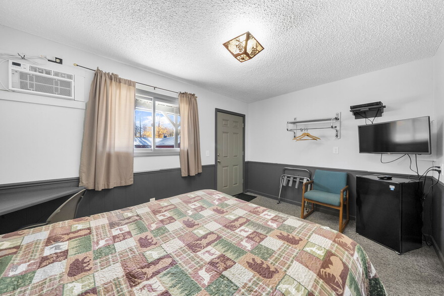 More Photos Of 10422 Cadillac Hwy, Thompsonville Hotel For Sale