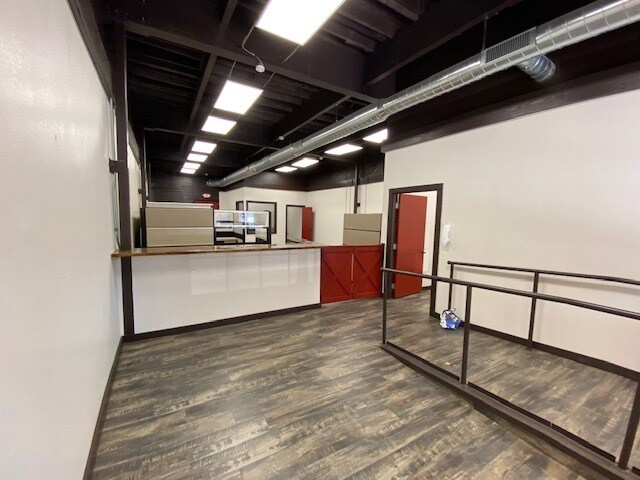 More Photos Of 106 W Grove St, Kaufman Freestanding For Lease