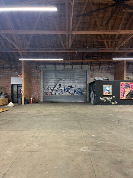More Photos Of 615 S Anderson St, Los Angeles Manufacturing For Lease