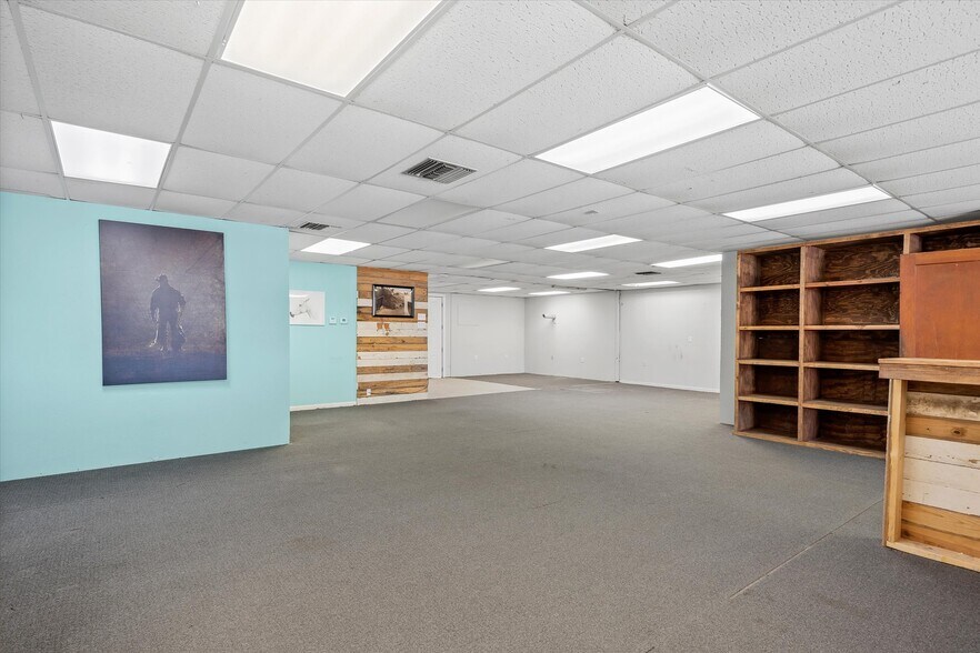 More Photos Of 203 N Spring St, Grand Saline Office For Sale