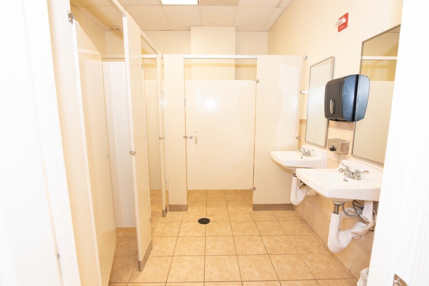 More Photos Of 416 Eastern Blvd, Essex Lodge Meeting Hall For Sale