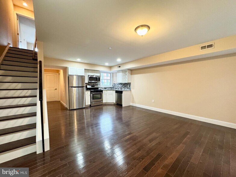 More Photos Of 1014 E Moyamensing Ave, Philadelphia Multifamily For Sale