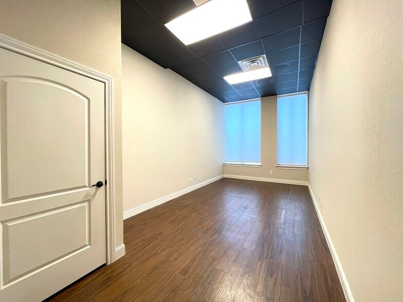 More Photos Of 605 Austin Ave, Waco Storefront Retail Office For Sale