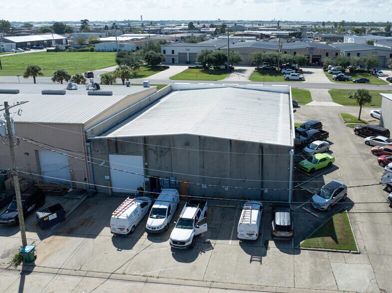 More Photos Of 30 Veterans Memorial Blvd, Kenner Warehouse For Sale