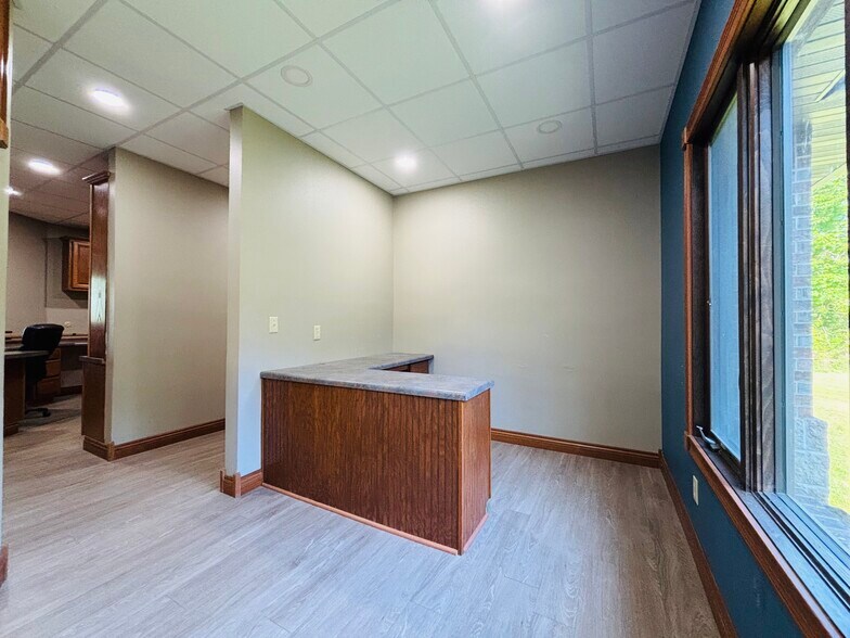 More Photos Of 1629 Harding Blvd, Cotter Medical For Sale