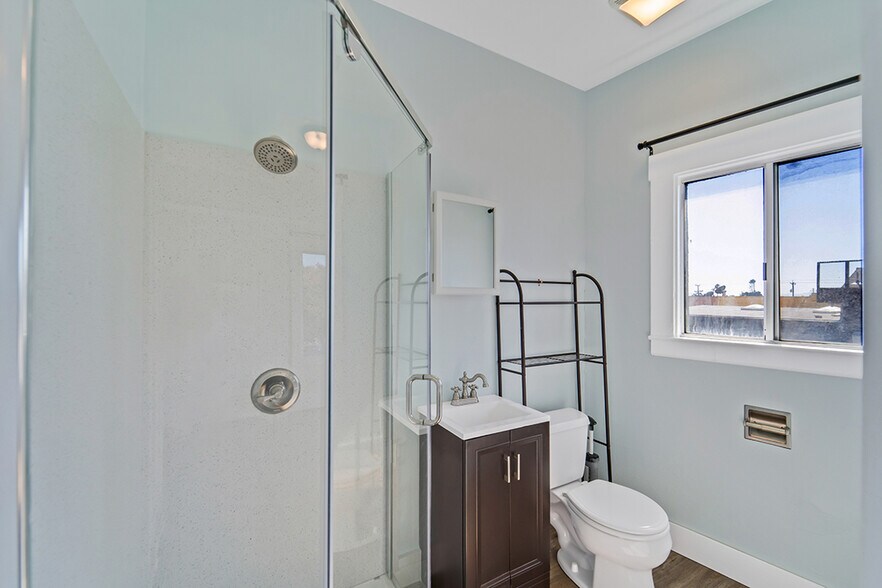 More Photos Of 2764 73rd Ave, Oakland Storefront Retail Residential For Lease