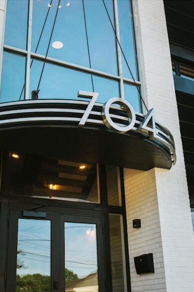 More Photos Of 704 N Gloster St, Tupelo Office For Sale