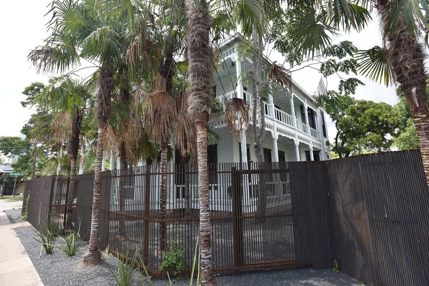 More Photos Of 1000 E Cesar Chavez St, Austin Loft Creative Space For Lease