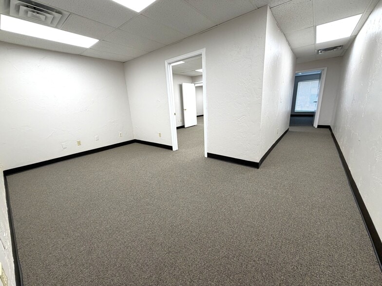 More Photos Of 2919-2927 NW 122nd St, Oklahoma City Office For Lease