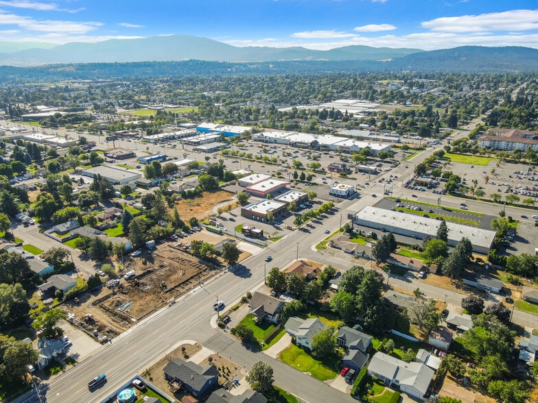 More Photos Of 112 N Evergreen Rd, Spokane Freestanding For Sale