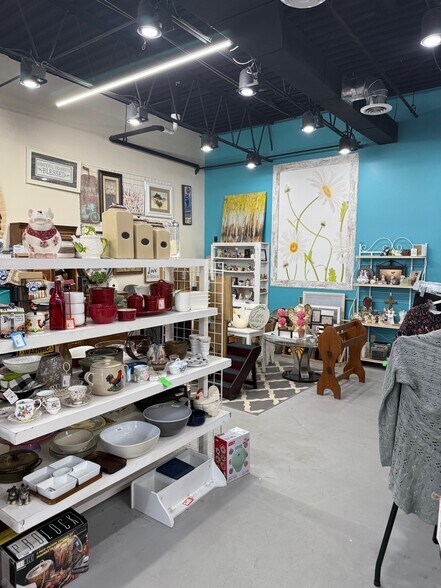 More Photos Of 7507 N 2nd St, Machesney Park Storefront Retail Office For Lease