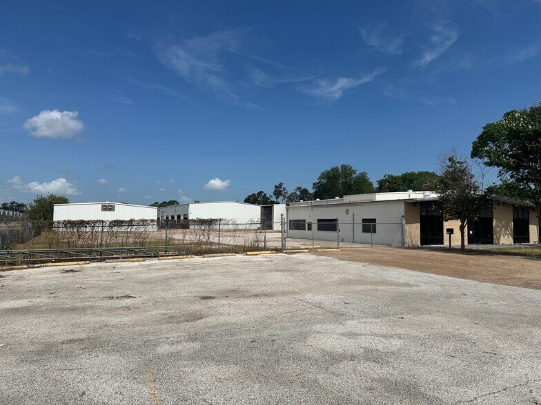 More Photos Of 1505 Brittmoore Rd, Houston Warehouse For Lease