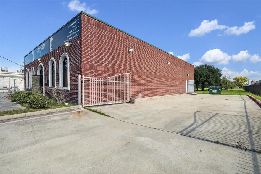 More Photos Of 16920 Mathis Church Rd, Houston Flex For Sale