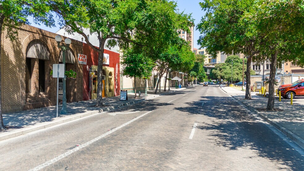 More Photos Of 425-427 S Saint Marys St, San Antonio Storefront Retail Office For Sale