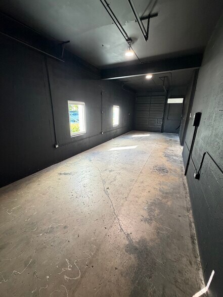 More Photos Of 610 N G St, Lake Worth Unknown For Lease