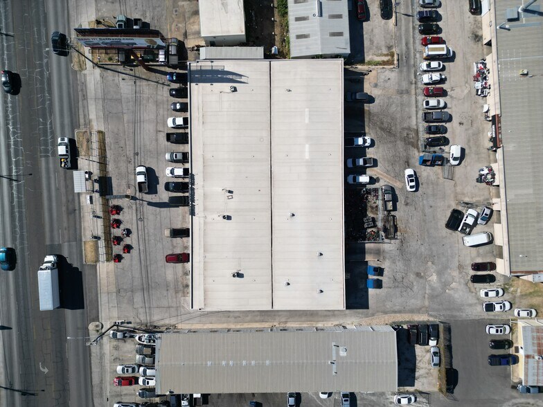 More Photos Of 11104 N Lamar Blvd, Austin Showroom For Lease