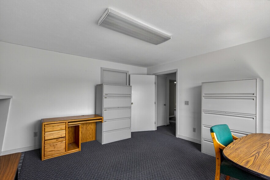 More Photos Of 62 Hyde Ave, Vernon Storefront Retail Office For Lease