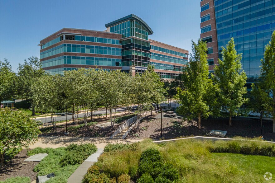 More Photos Of 6363 Walker Ln, Alexandria Office For Lease