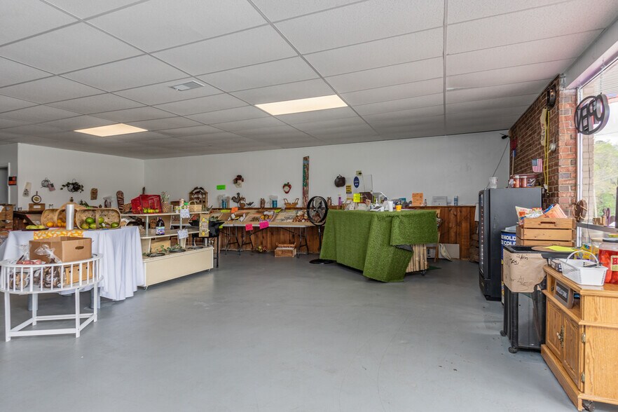 More Photos Of 200 Willard Rd, Clinton Storefront For Sale