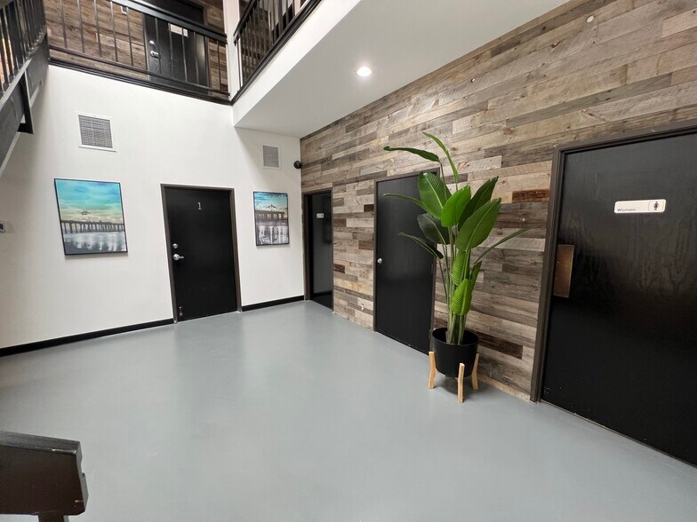 More Photos Of 1314 W 5th St, Santa Ana Office For Lease