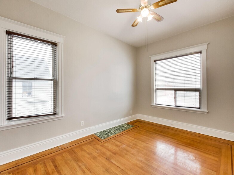 More Photos Of 443 Wentworth St N, Hamilton Storefront Retail Residential For Sale