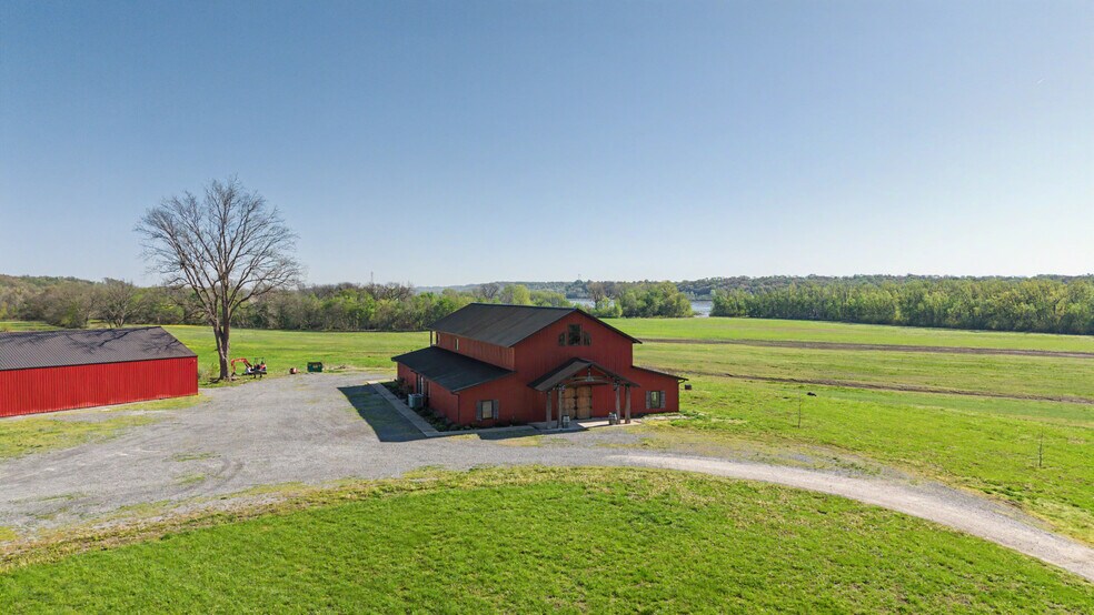 More Photos Of 11001 State Rte N, Scott City Specialty For Sale