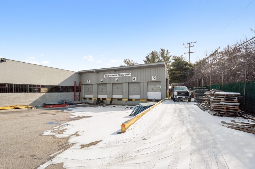 More Photos Of 4241 Brookhill Rd, Baltimore Warehouse For Lease