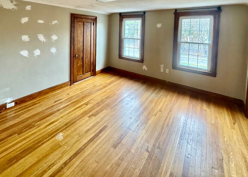 More Photos Of 110 Main St, Kingston Office For Sale