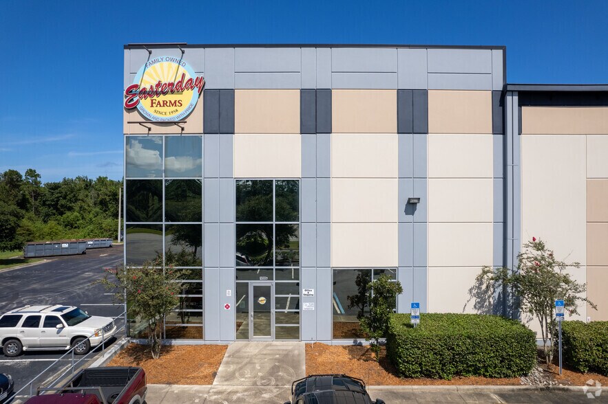 More Photos Of 4030 Deerpark Blvd, Elkton Warehouse For Lease