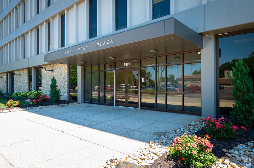 More Photos Of 3901 W 86th St, Indianapolis Office For Lease