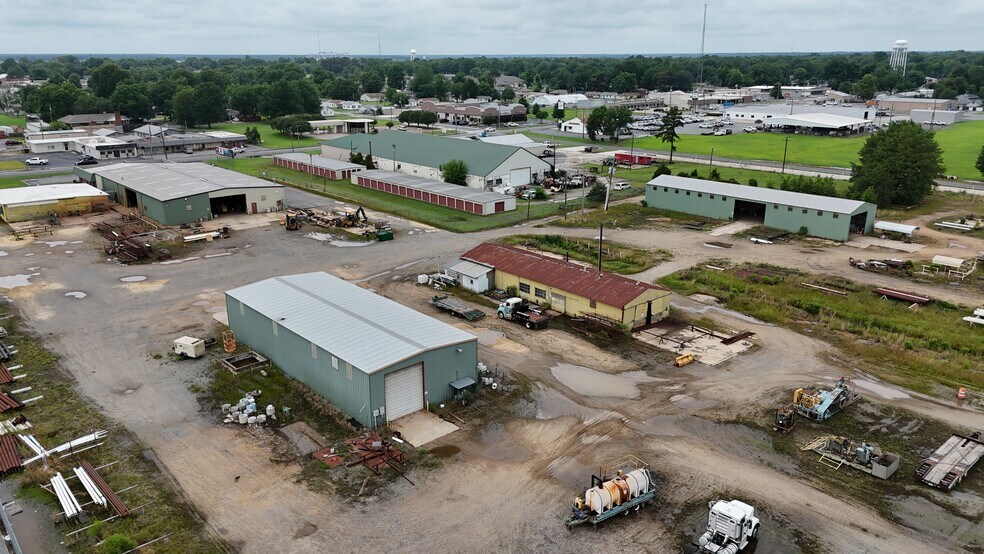 More Photos Of 2015 S Main St, Stuttgart Warehouse For Sale