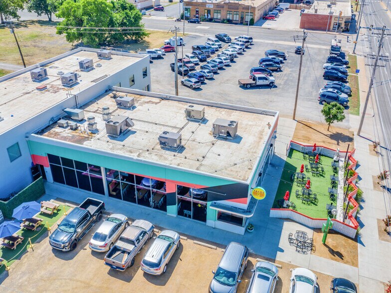 More Photos Of 916 NW 6th St, Oklahoma City Storefront Retail Office For Sale