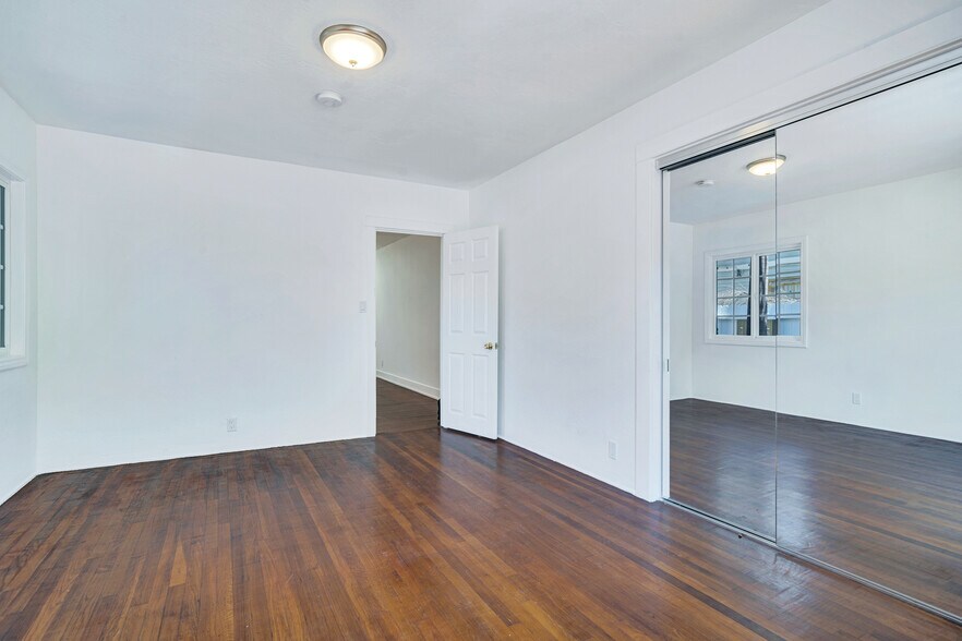 More Photos Of 1231-1233 17th St, Santa Monica Apartments For Sale
