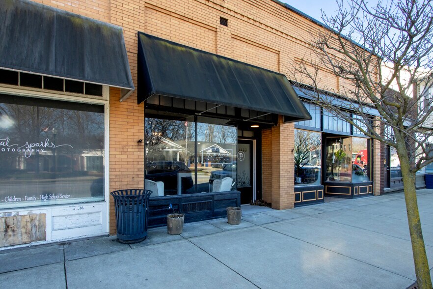 More Photos Of 7 W Main St, Seville General Retail For Sale