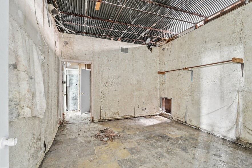 More Photos Of 8717 W Judge Perez Dr, Chalmette Office For Sale