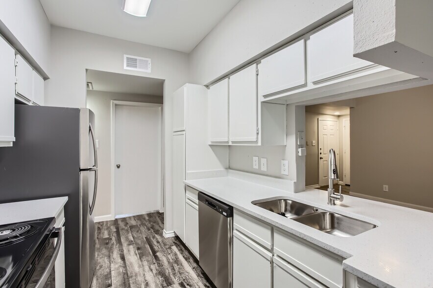 More Photos Of 12380 Wood Bayou Dr, Houston Apartments For Sale