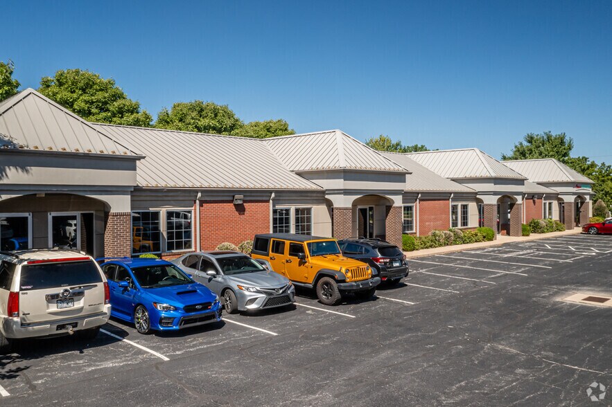 More Photos Of 5500 Pinnacle Point Dr, Rogers Office For Lease