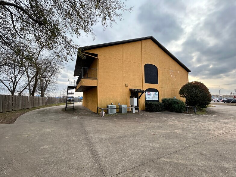 More Photos Of 1610 Posey Ln, Sulphur Springs Office For Sale