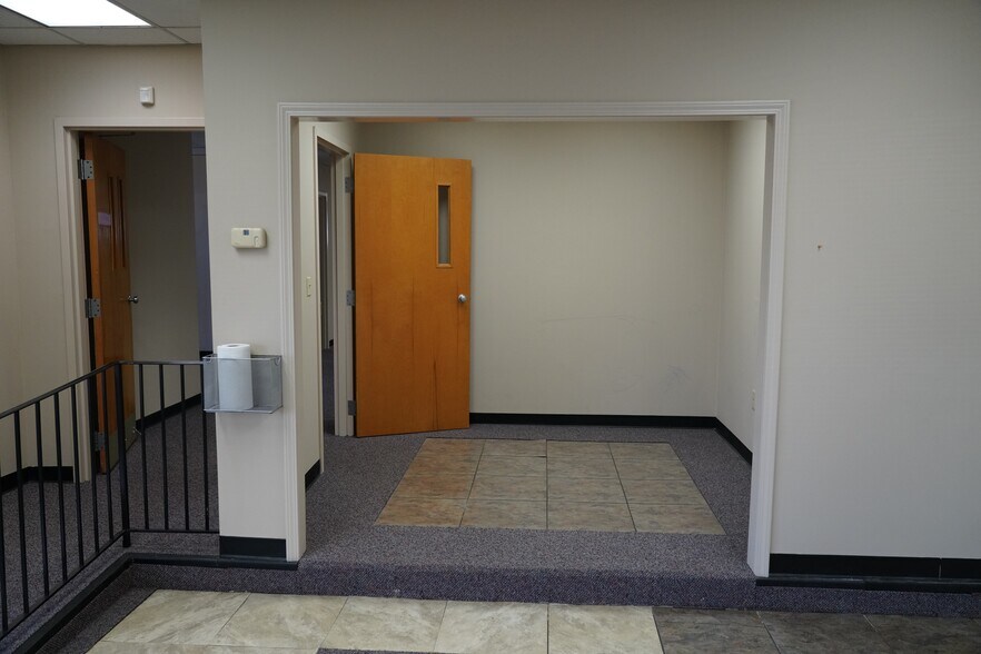 More Photos Of 120 E West Pky, Anderson Office For Lease