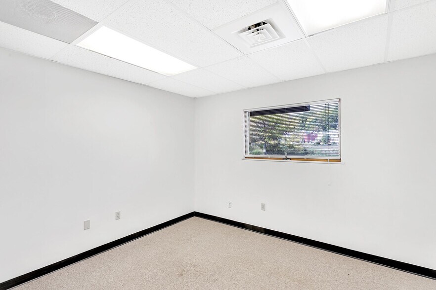 More Photos Of 6 Four Coins Dr, Canonsburg Light Distribution For Lease