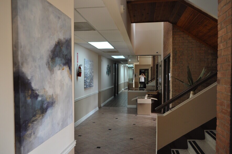 More Photos Of 17150 Butte Creek Rd, Houston Office Residential For Lease