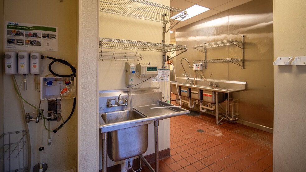 More Photos Of 4107 Highway 52 N, Rochester Freestanding For Lease