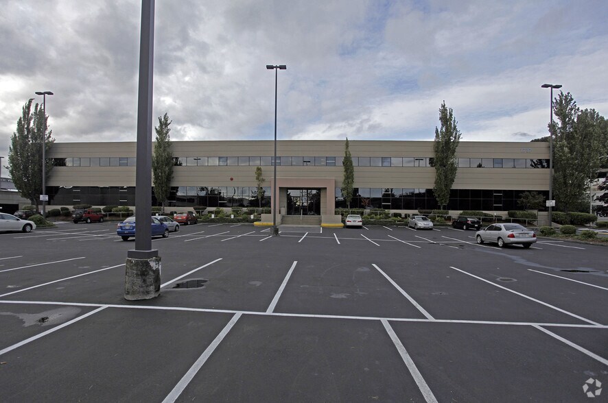 More Photos Of 1737 Airport Way S, Seattle Light Manufacturing For Lease