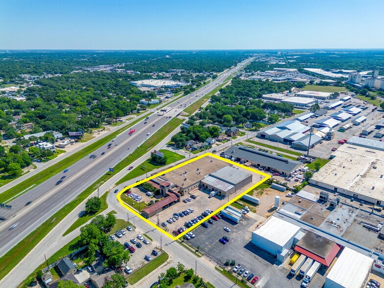 More Photos Of 3500 Noble Ave, Fort Worth Flex For Lease