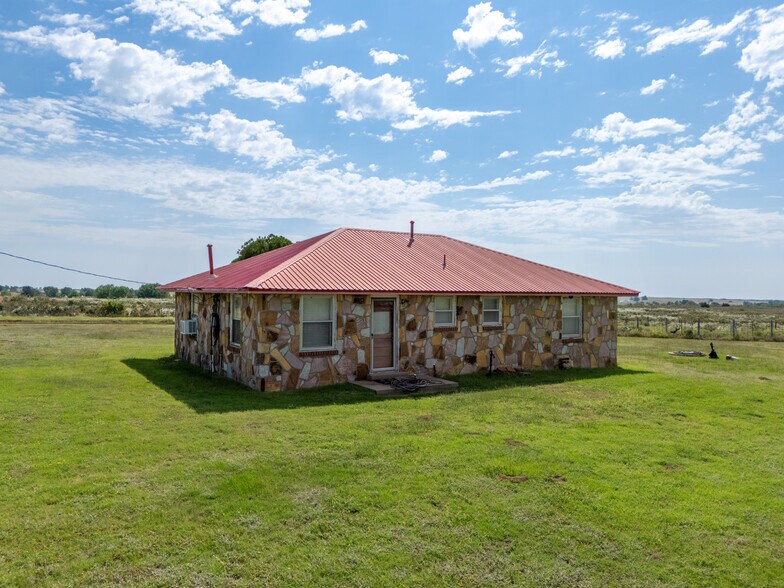 More Photos Of Helton Ranch, Briscoe Land For Sale