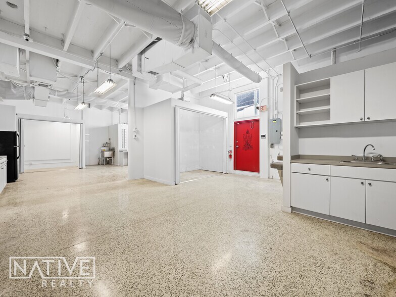 More Photos Of 2014-2016 Harrison St, Hollywood Storefront For Sale