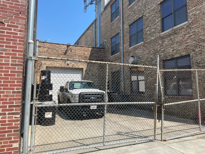 More Photos Of 4830 W 16th St, Cicero Distribution For Sale