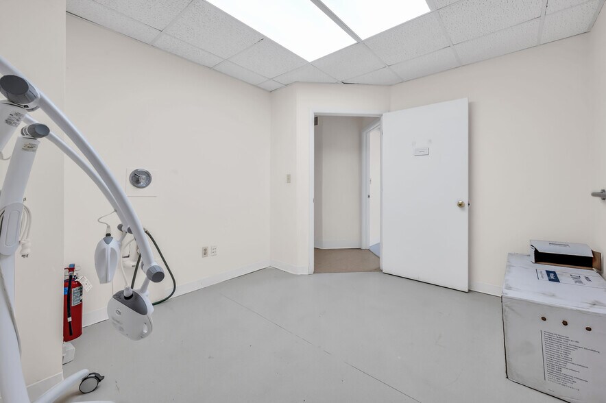 More Photos Of 102-104 S Main St, Manville Office Residential For Lease