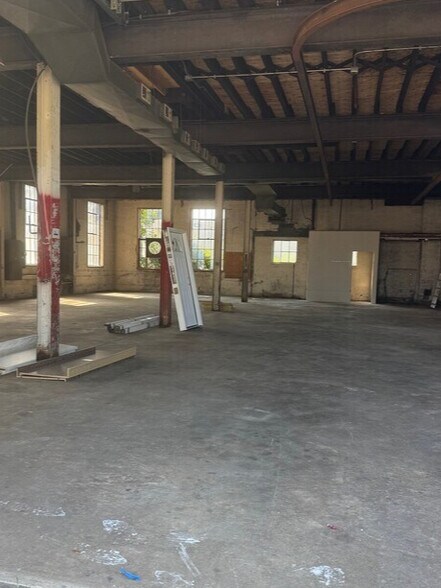 More Photos Of 8 Van Tassell Ct, Norwalk Warehouse For Lease